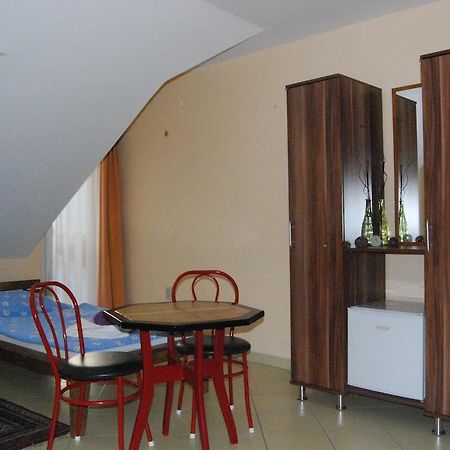 Karavan Panzio Hotel Kecskemét Esterno foto
