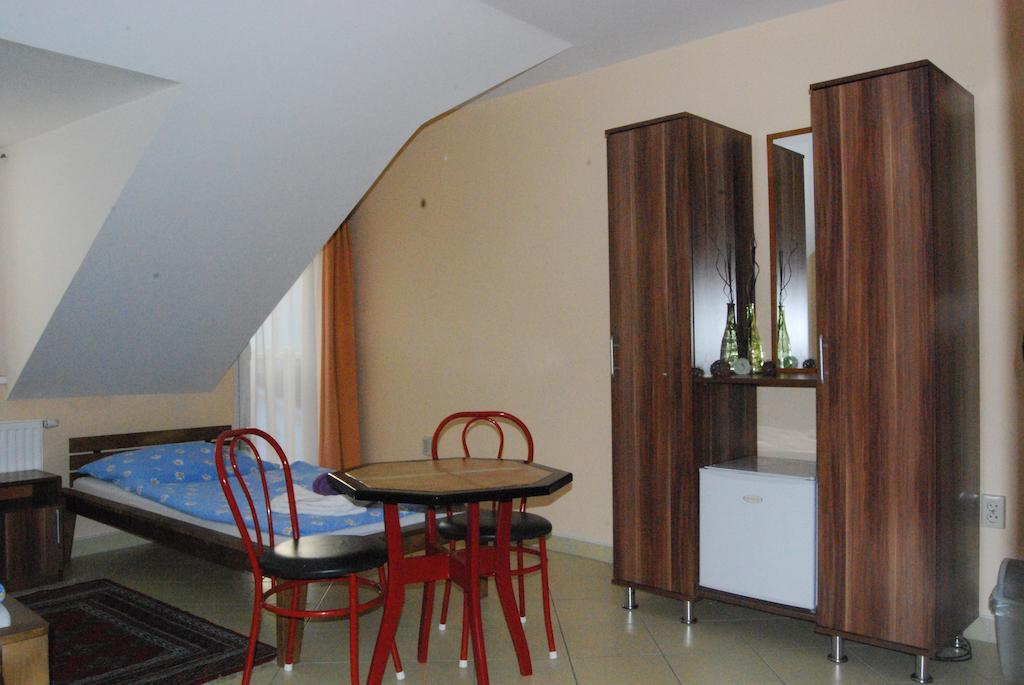 Karavan Panzio Hotel Kecskemét Esterno foto