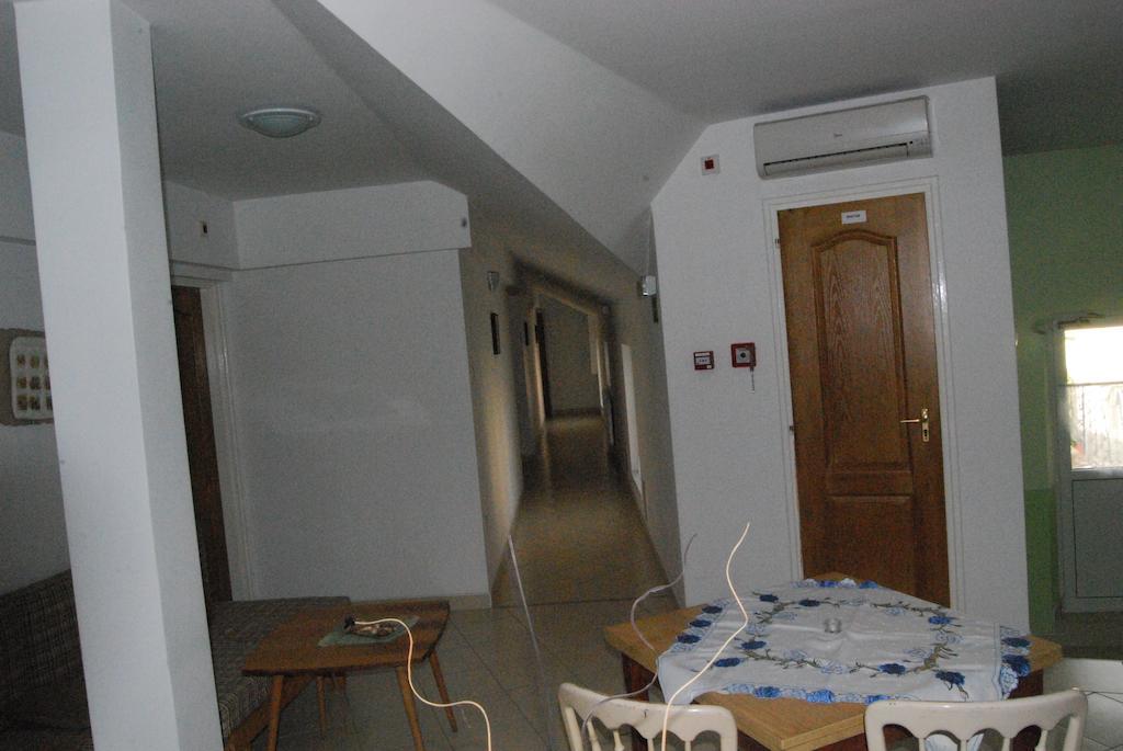 Karavan Panzio Hotel Kecskemét Esterno foto