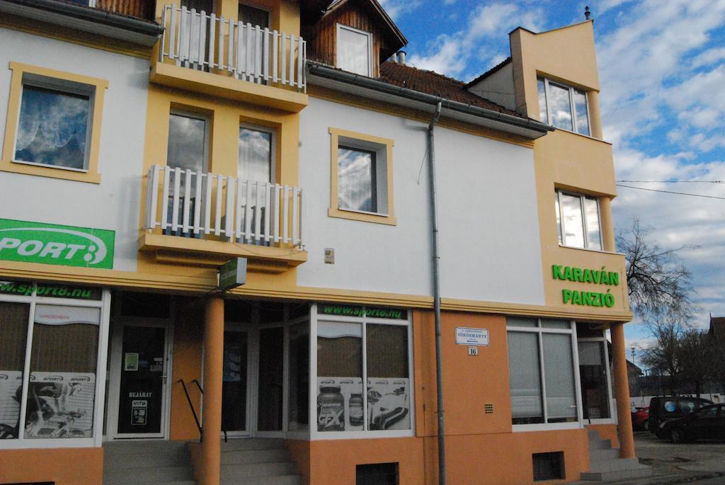 Karavan Panzio Hotel Kecskemét Esterno foto