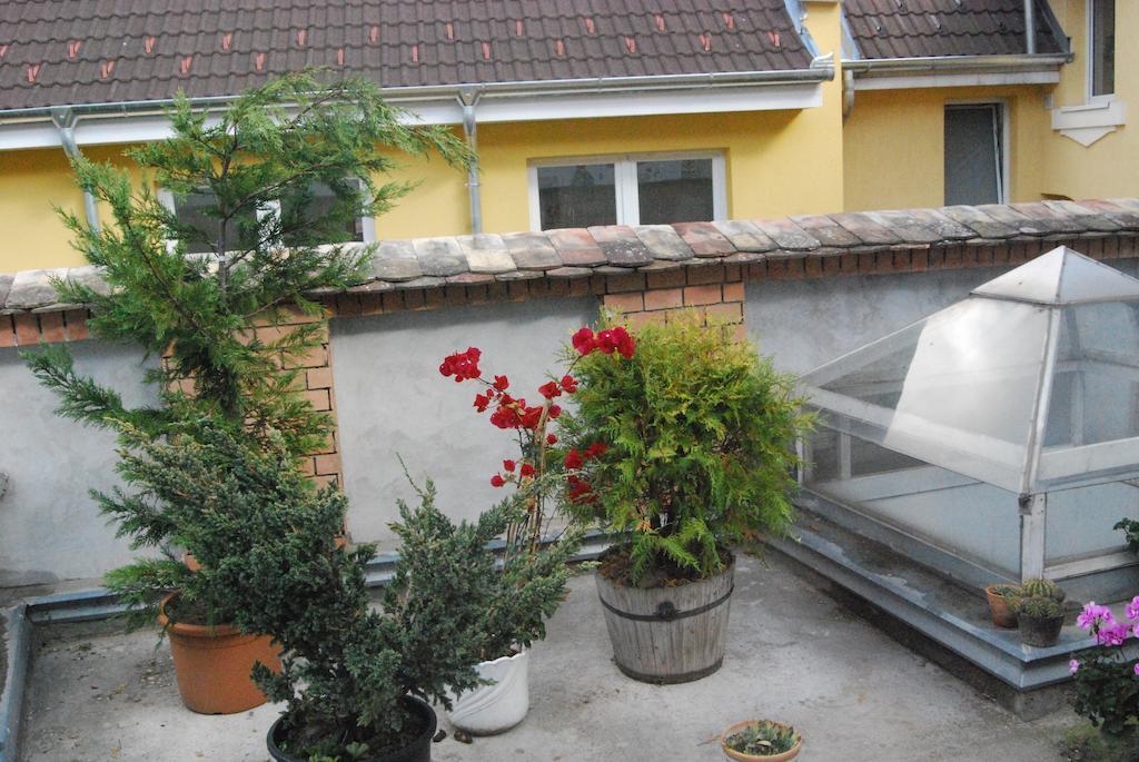 Karavan Panzio Hotel Kecskemét Esterno foto